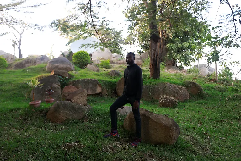 2020-12-15T120610Z-692738876-RC2ONK9306F3-RTRMADP-3-CHRISTMAS-SEASON-SANTAS-GLOBAL