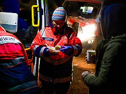 Hamburg & Schleswig-Holstein: Mit Kakao, Suppe und Schlafsäcken - Kiels Kältebus auf Tour