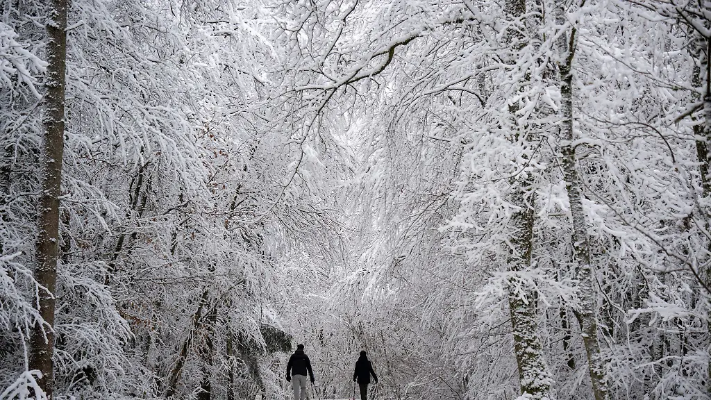 Einige-Schulbusse-konnten-am-Montagmorgen-wegen-des-Winterwetters-nicht-fahren