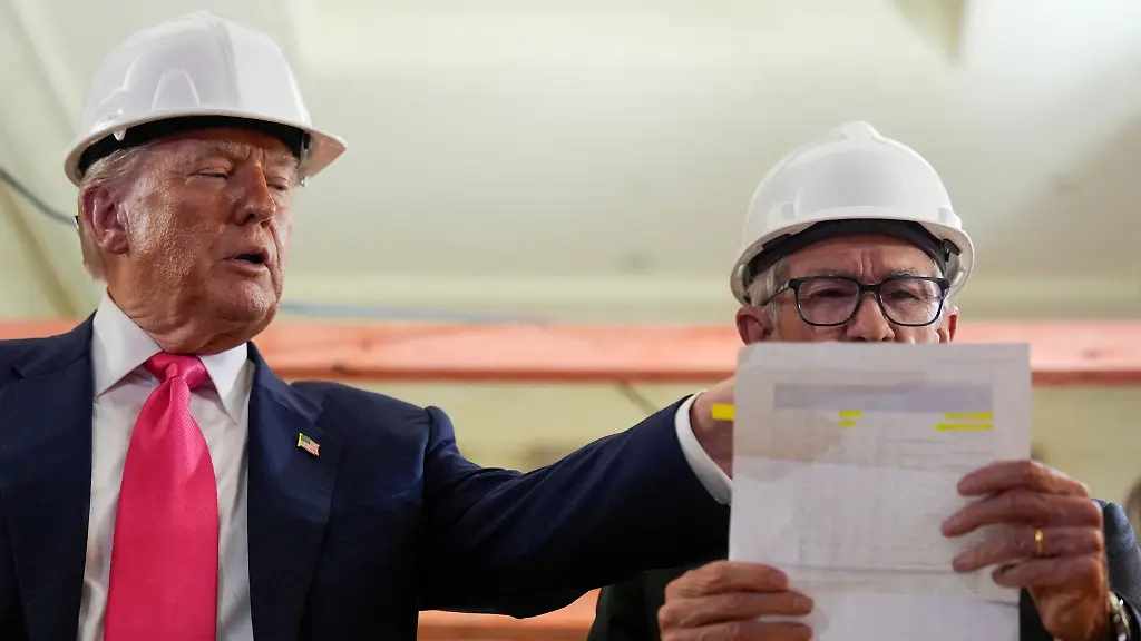 U-S-President-Donald-Trump-points-to-a-document-as-Federal-Reserve-Chair-Jerome-Powell-fact-checks-the-numbers-on-it-during-a-tour-of-the-Federal-Reserve-Board-building-which-is-currently-undergoing-renovations-in-Washington-D-C-U-S-July-24-2025