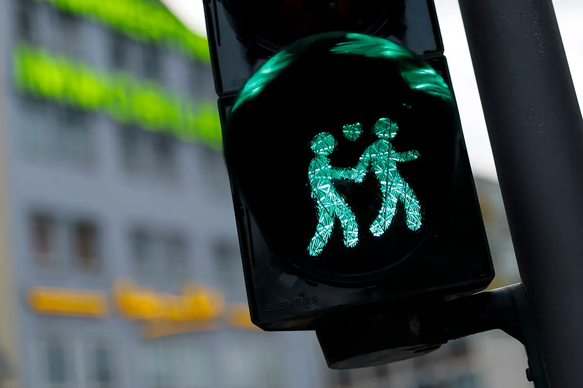 Ampelmaennchen-in-Koeln-zeigen-gleichgeschlechtliche-Paare-Koeln-05-08