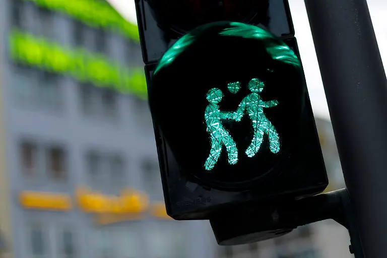 Ampelmaennchen-in-Koeln-zeigen-gleichgeschlechtliche-Paare-Koeln-05-08