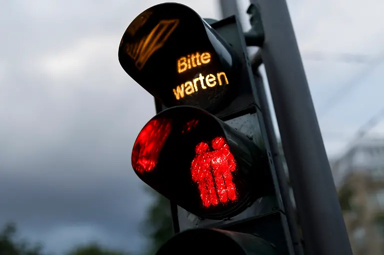 Ampelmaennchen-in-Koeln-zeigen-gleichgeschlechtliche-Paare-Koeln-05-08