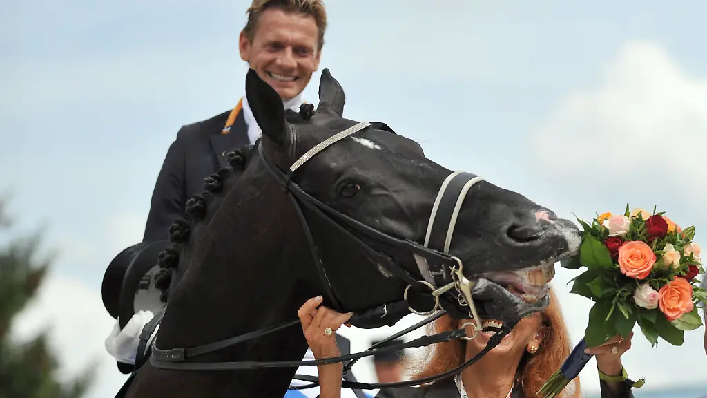 d6de9f27d4b145a2a5975402d2eca463