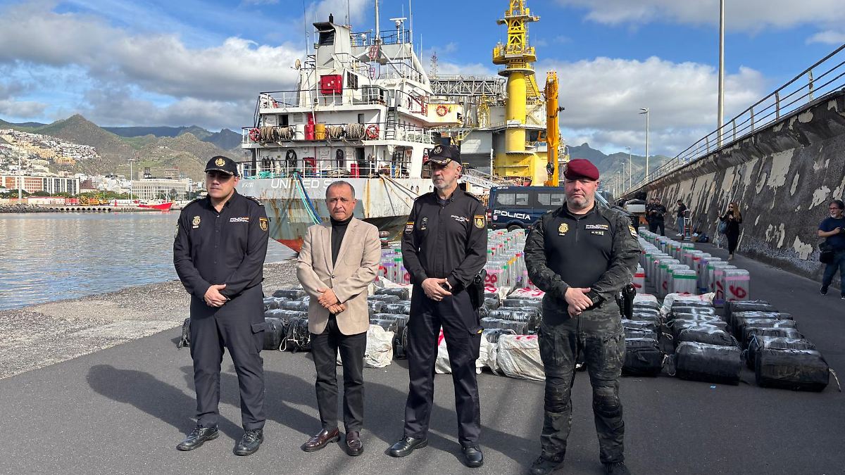 Gr-ter-Fund-auf-offenem-Meer-Spanische-Polizei-beschlagnahmt-zehn-Tonnen-Kokain