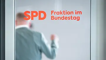 556600775