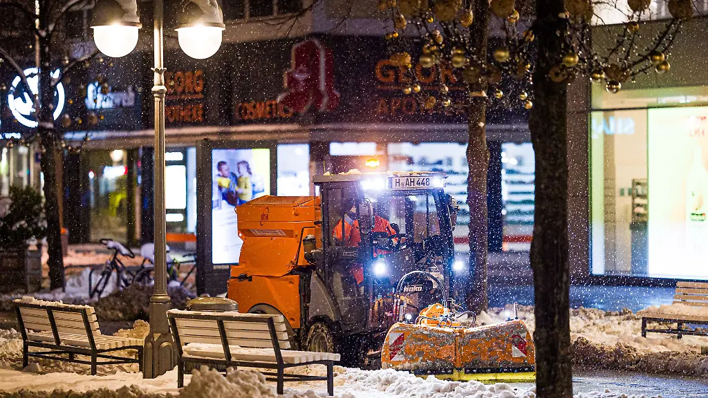 Viele-Strassen-im-Nordwesten-sind-mittlerweile-von-Schnee-und-Eis-befreit-worden