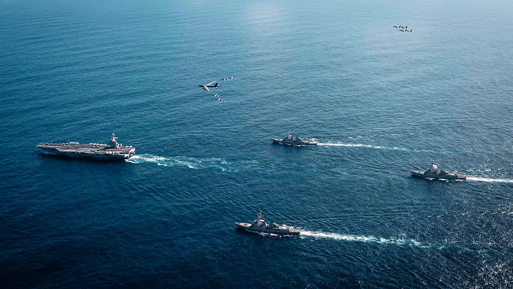 November-13-2025-Caribbean-Sea-International-Waters-Aerial-view-of-the-U-S-Navy-Ford-class-aircraft-carrier-USS-Gerald-R-Ford-leading-a-formation-of-guided-missile-destroyers-as-a-U-S-Air-Force-B-52-bomber-and-Navy-fighter-aircraft-fly-above-November-13-2025-on-the-Caribbean-Sea-U-S-President-Trump-ordered-the-Ford-Carrier-Group-to-the-Caribbean-in-a-show-of-force-against-Venezuela-Credit-Image-A-Mc2-Tajh-Payne-U-S