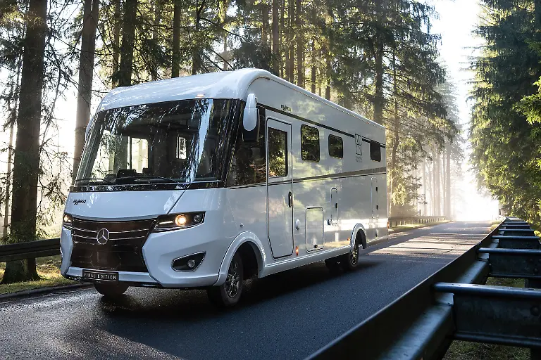 Als-letzte-Hommage-an-Luxus-und-Autarkie-schickt-Frankia-eine-Final-Edition-seines-Komfortmobils-Platin-auf-die-Reise