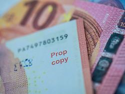 Bayern: Polizei erwischt Autofahrer mit über 4.000 Euro Falschgeld