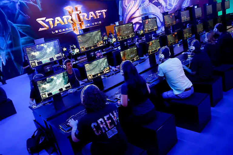 2015-08-06T120000Z-2122185082-LR2EB860QUDXC-RTRMADP-3-GERMANY-GAMING