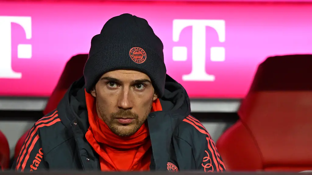 11-01-2026-Fussball-Bundesliga-2025-2026-16-Spieltag-FC-Bayern-Muenchen-VfL-Wolfsburg-in-der-Allianz-Arena-Muenchen-Leon-Goretzka-FC-Bayern-Muenchen-auf-der-Ersatzbank-DFL-and-DFB-regulations-prohibit-any-use-of-photographs-as-image-sequences-and-or-quasi-video