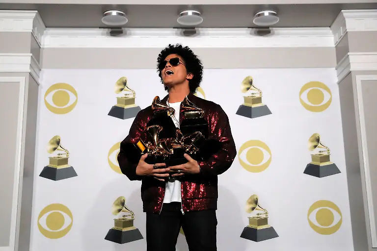 2018-01-29T054725Z-312620609-RC1C8B8F0990-RTRMADP-3-AWARDS-GRAMMYS