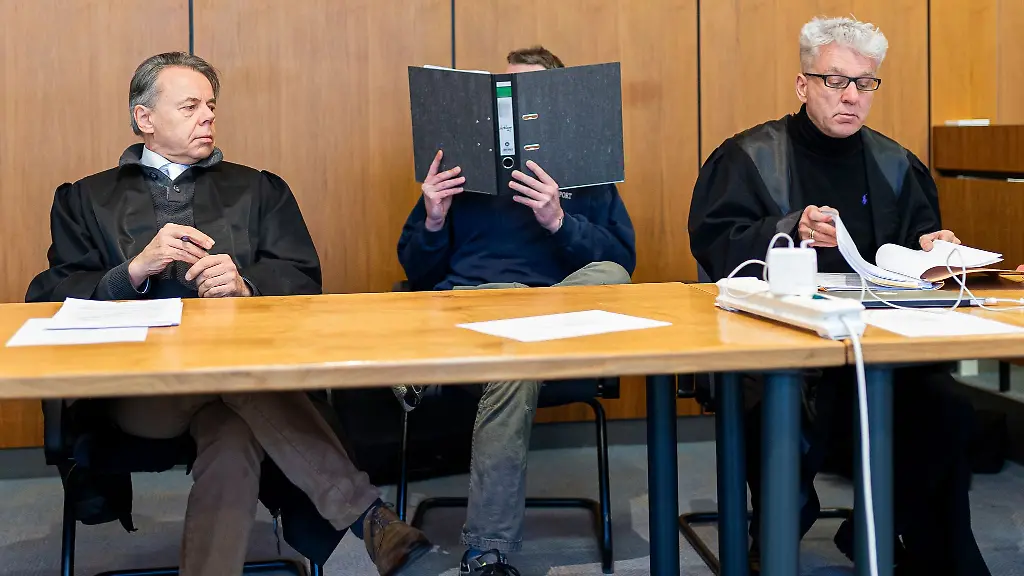 Ein-41-Jaehriger-soll-seine-Ex-Partnerin-brutal-getoetet-haben-die-Staatsanwaltschaft-fordert-eine-lebenslange-Strafe