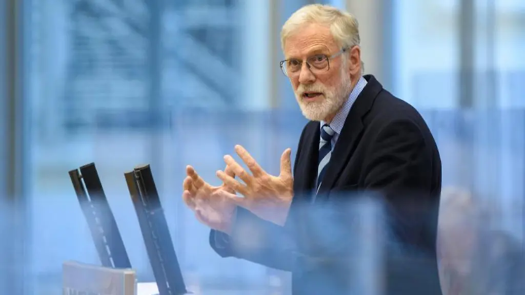 Rainer-Robra-CDU-Staatsminister-und-Chef-der-Staatskanzlei-sowie-Europaminister-von-Sachsen-Anhalt