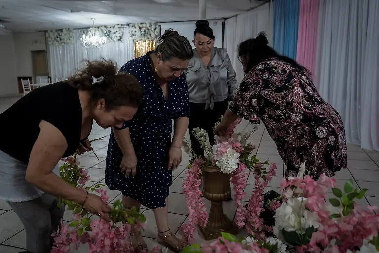 2025-12-23T101947Z_1439288905_RC2FHEACPYSR_RTRMADP_3_USA-LGBTQ-QUINCEANERAS