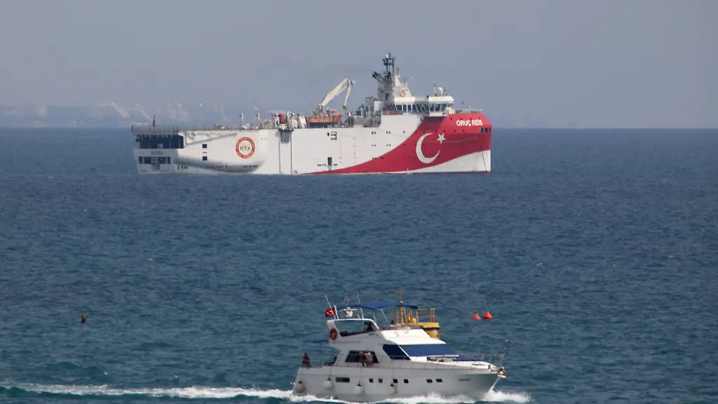 Das-tuerkische-Forschungsschiff-Oruc-Reis-soll-im-Sommer-2020-im-Mittelmeer-nach-Erdgasvorkommen-gesucht-haben