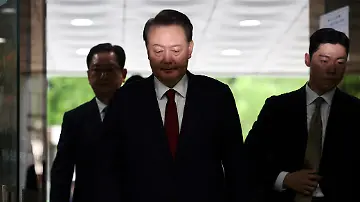 2025-12-15T022218Z_1561918469_RC2TIFA3MJC4_RTRMADP_3_SOUTHKOREA-POLITICS