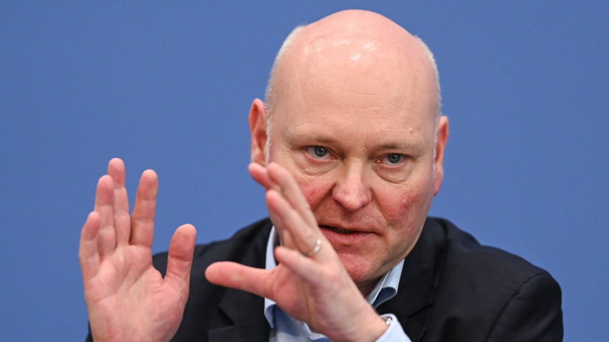 Flat-Tax-w-rde-Milliarden-kosten-Wirtschaftsweiser-Truger-warnt-vor-Einheitssteuer-f-r-Erbschaften