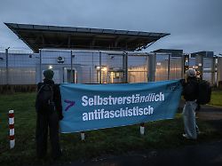 Prozessauftakt in Düsseldorf: Antifa-Ost-Mitglieder wegen Mordversuch vor Gericht