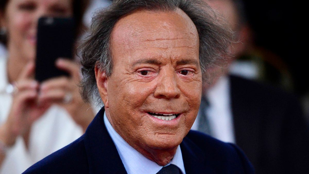 Anzeigen-fr-herer-Angestellter-Julio-Iglesias-werden-sexuelle-bergriffe-vorgeworfen