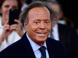 Anzeigen früherer Angestellter: Julio Iglesias werden sexuelle Übergriffe vorgeworfen
