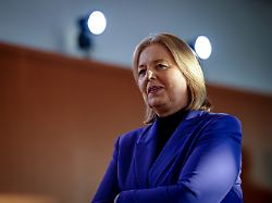 Bas will grundlegende Reform : Ministerin: Rentenkommisson soll "nicht mit alten Kamellen" kommen