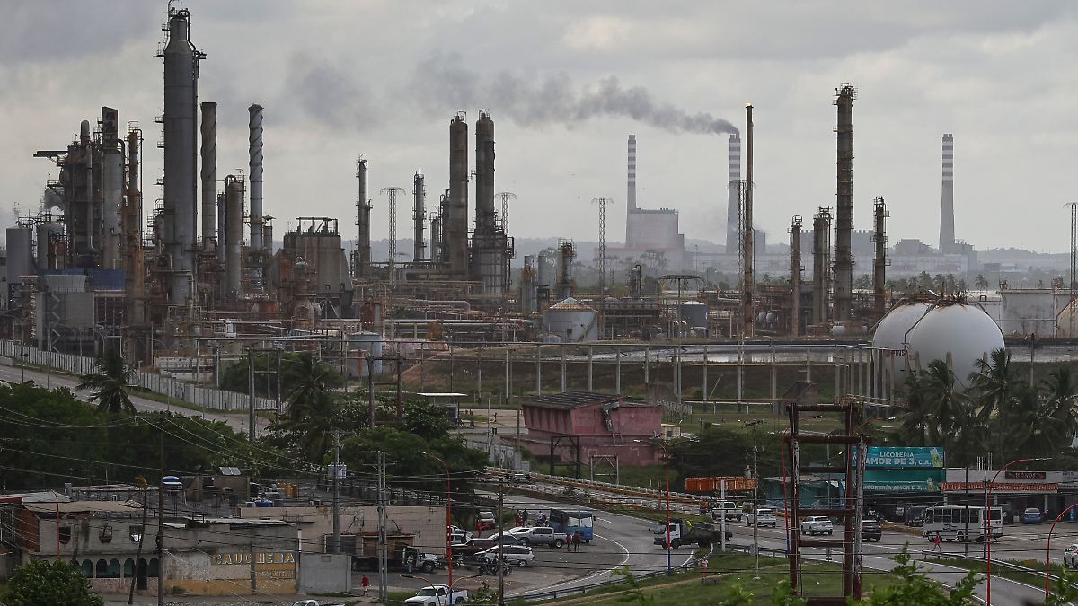 Supertanker-verlassen-Gew-sser-Venezuela-f-hrt-lproduktion-hoch