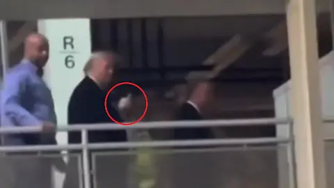 MittelfingerTrump