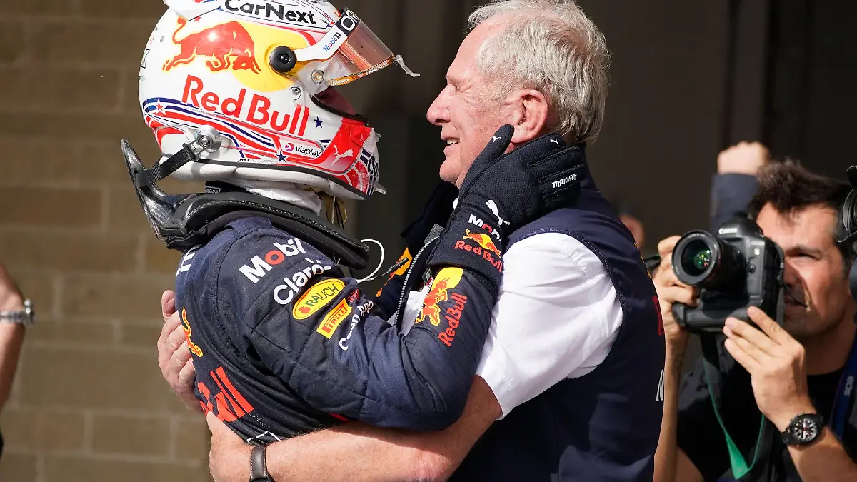 Helmut-Marko-r-zaehlt-zu-den-engsten-Vertrauten-von-Max-Verstappen