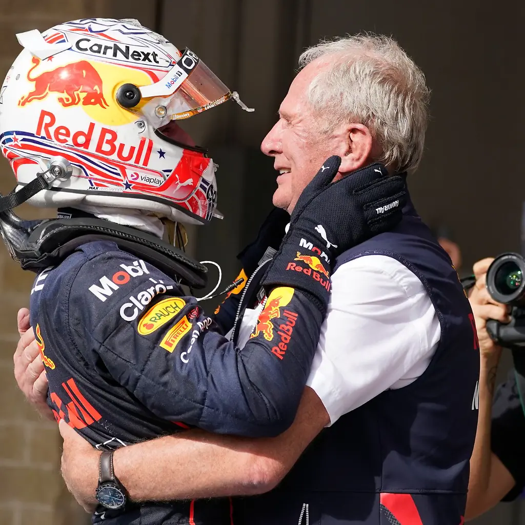 Helmut-Marko-r-zaehlt-zu-den-engsten-Vertrauten-von-Max-Verstappen