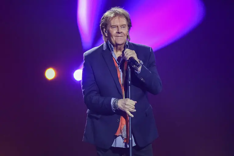 Schlagerboom-2025-am-18-10-2025-in-der-Westfalenhalle-in-Dortmund-Howard-Carpendale-steht-am-18-10-2025-in-der-Westfalenhalle-in-Dortmund-auf-der-Buehne