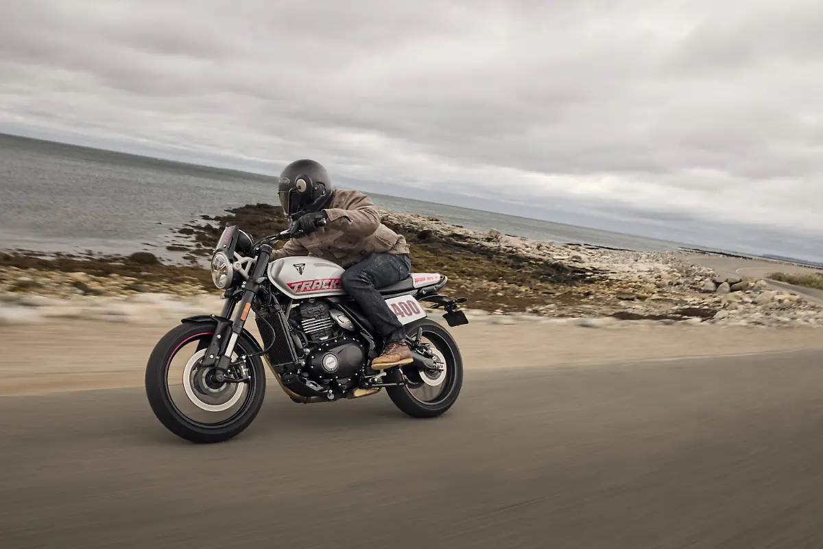 Mit-der-Tracker-400-erweitert-Triumph-im-Mai-sein-Angebot-an-Einstiegsmodellen