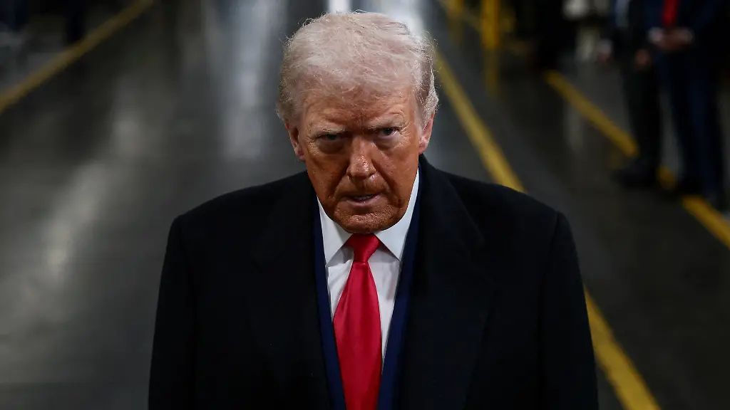 2026-01-13T191512Z_1573872875_RC250JAITH36_RTRMADP_3_USA-TRUMP