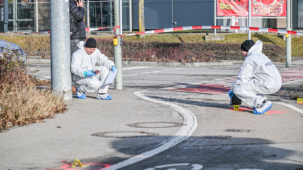 polizei-schie-t-auf-verd-chtigen-angreifer-verletzt-mitarbeiter-eines-ulmer-einkaufszentrums-lebensgef-hrlich