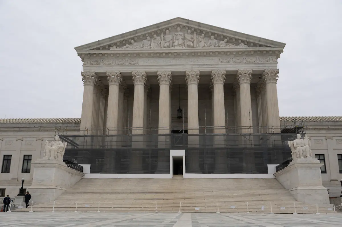 January-9-2026-Washington-District-of-Columbia-USA-The-Supreme-Court-building-on-January-9-2025-The-court-announced-it-would-be-delivering-opinions-next-week-and-many-observers-believe-the-decision-on-President-TrumpA-a-a-s-tariff-authority-may-be-one-of-the-cases-announced