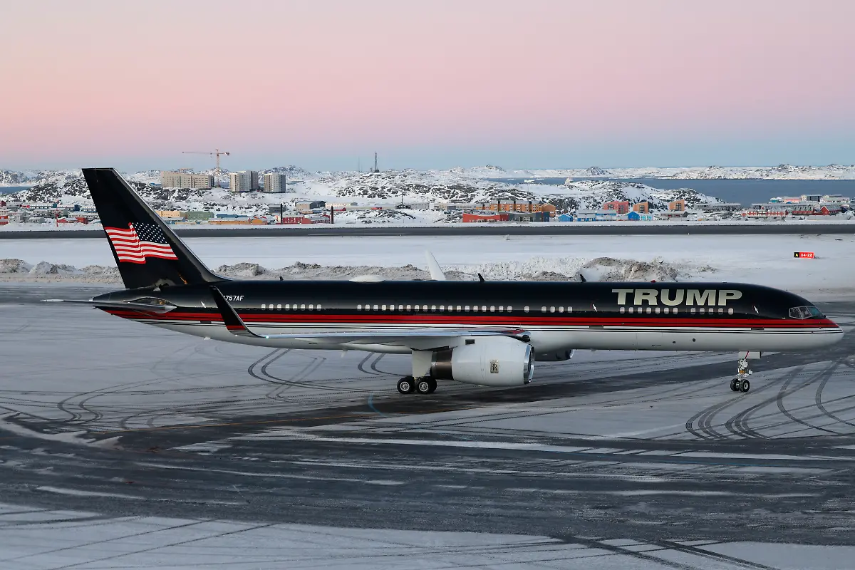 Ein-Flugzeug-mit-Donald-Trump-Jr-an-Bord-landet-in-Nuuk