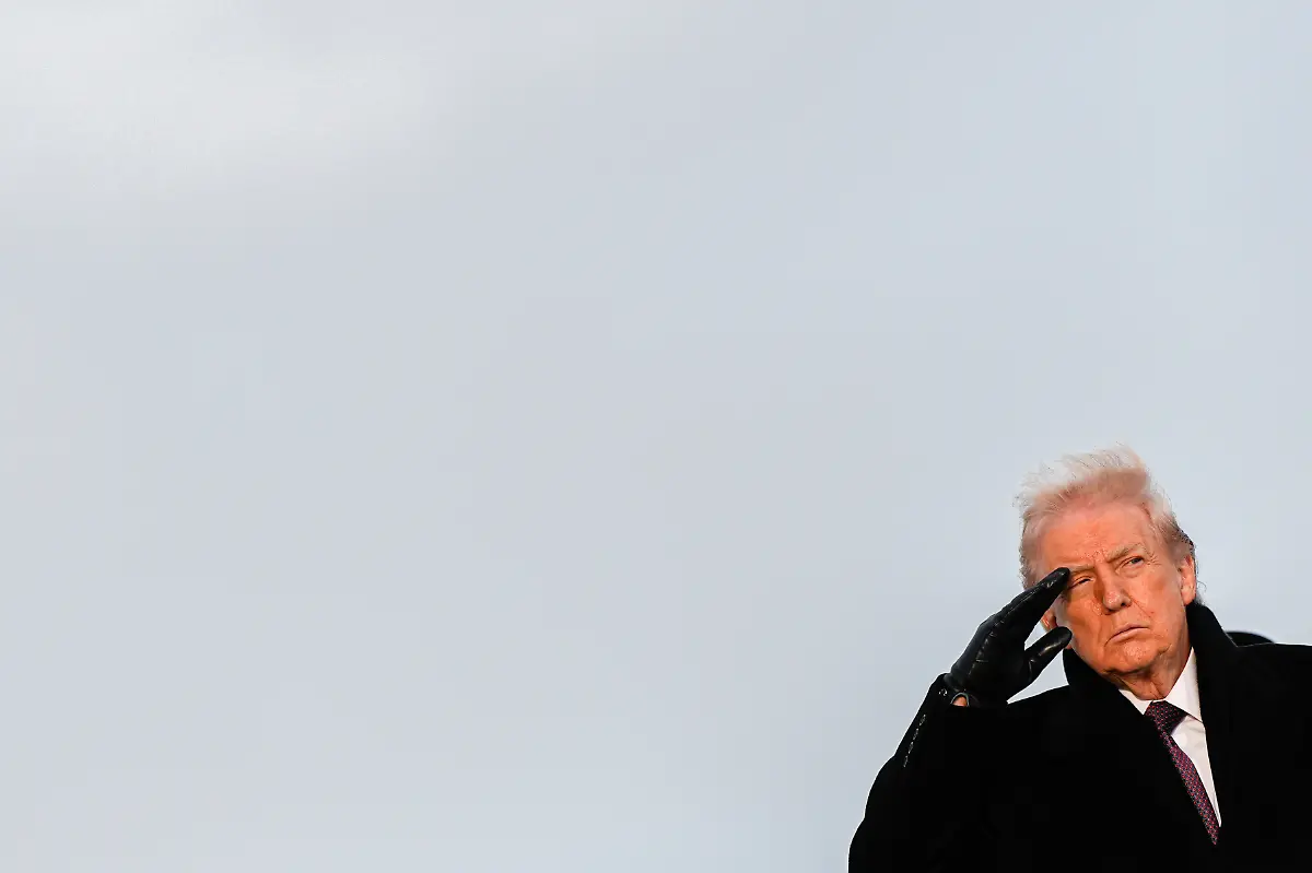 President-Donald-Trump-salutes-as-a-carry-team-moves-the-transfer-case-with-the-remains-of-civilian-interpreter-Ayad-Mansoor-Sakat-who-was-killed-in-an-attack-in-Syria-during-a-casualty-return-Wednesday-Dec-17-2025-at-Dover-Air-Force-Base-Del