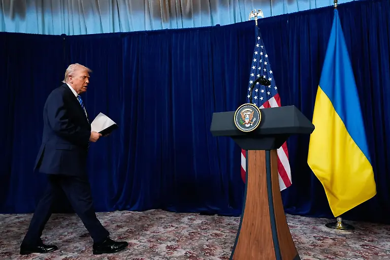 President-Donald-Trump-arrives-at-a-joint-news-conference-with-Ukraine-s-President-Volodymyr-Zelenskyy-following-a-meeting-at-Trump-s-Mar-a-Lago-club-Sunday-Dec-28-2025-in-Palm-Beach-Fla