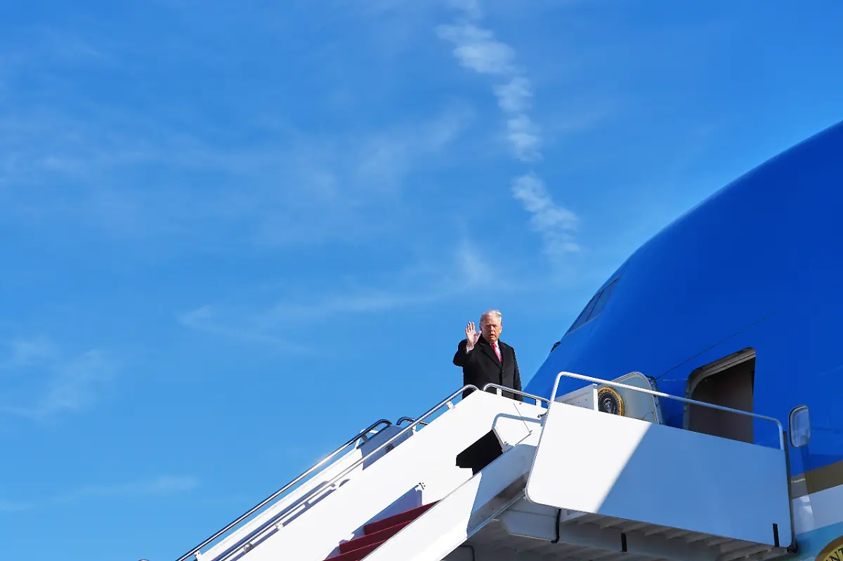 President-Donald-Trump-boards-Air-Force-One-for-a-trip-to-Detroit-Tuesday-Jan-13-2026-in-Joint-Base-Andrews-Md