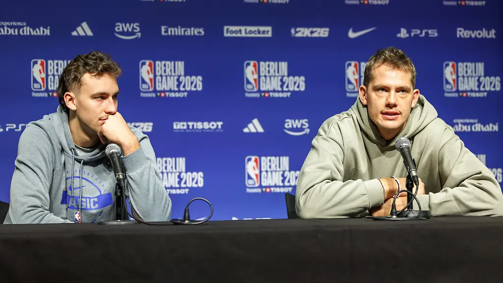 Basketball-NBA-Franz-Wagner-l-und-Moritz-Wagner-beide-Orlando-Magic-bei-der-Pressekonferenz