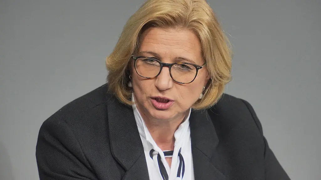 Ministerpraesidentin-Anke-Rehlinger-SPD-appelliert-an-die-Saarlaender-zuversichtlich-und-selbstbewusst-zu-sein