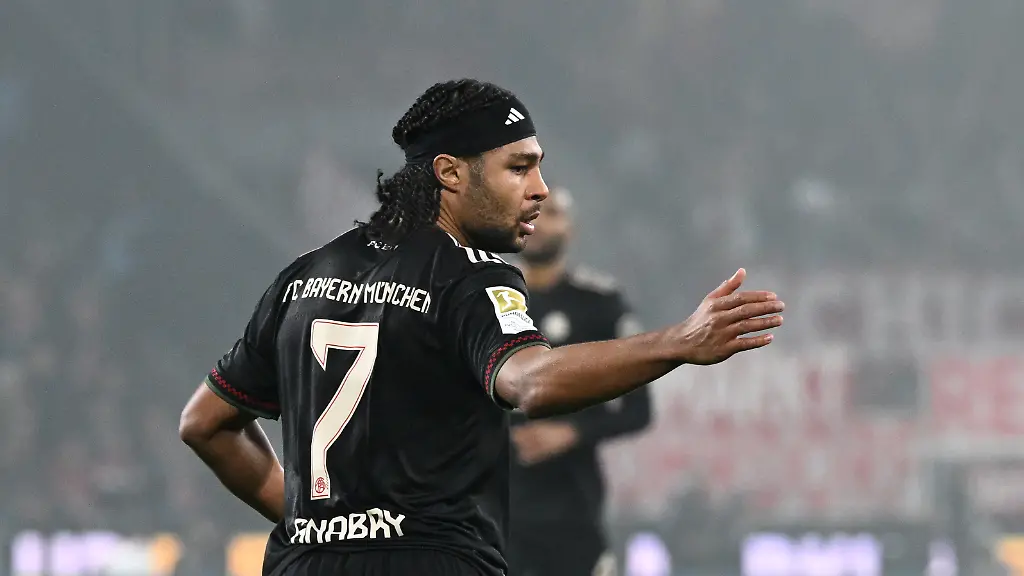 Fussball-Bundesliga-1-FC-Koeln-Bayern-Muenchen-17-Spieltag-RheinEnergieStadion-Serge-Gnabry-Bayern-Muenchen-jubelt-ueber-das-Tor-zum-1-1-WICHTIGER-HINWEIS-Gemaess-den-Vorgaben-der-DFL-Deutsche-Fussball-Liga-bzw-des-DFB-Deutscher-Fussball-Bund-ist-es-untersagt-in-dem-Stadion-und-oder-vom-Spiel-angefertigte-Fotoaufnahmen-in-Form-von-Sequenzbildern-und-oder-videoaehnlichen-Fotostrecken-zu-verwerten-bzw-verwerten-zu-lassen