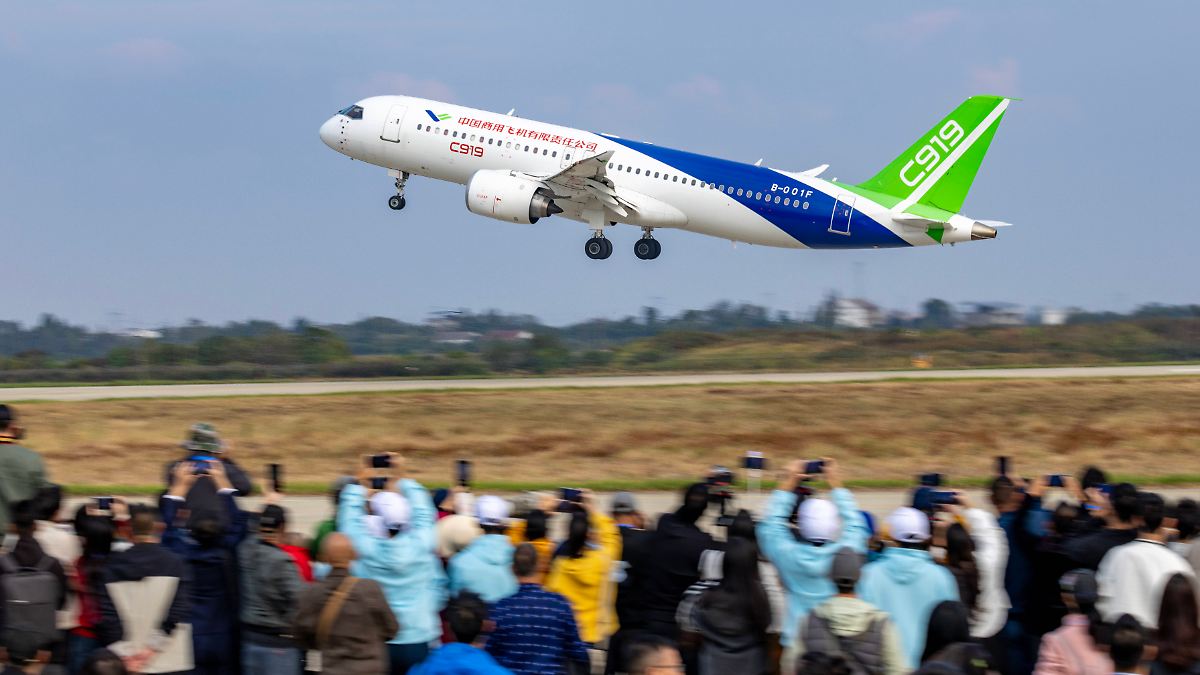C919-ein-Ladenh-ter-Chinesischer-Flugzeugbauer-Comac-verfehlt-Auslieferungsziel-deutlich