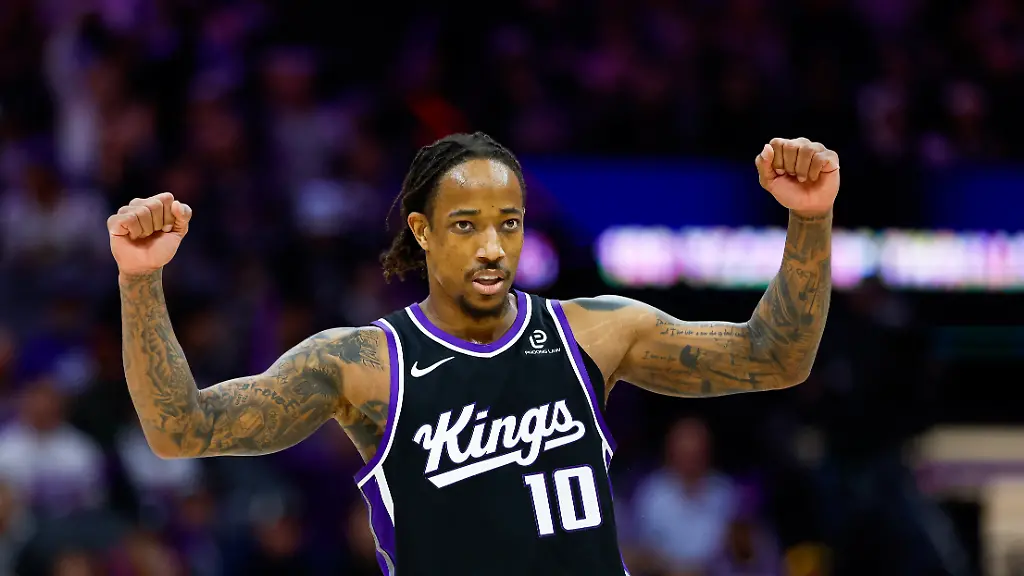 Jan-14-2026-Sacramento-California-USA-Sacramento-Kings-guard-DeMar-DeRozan-10-celebrates-after-a-basket-during-the-third-quarter-against-the-New-York-Knicks-at-Golden-1-Center