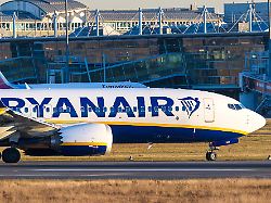 Neue Flüge von kleinen Airports: Ryanair zieht sich in Hamburg und Berlin weiter zurück