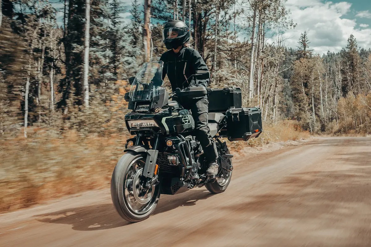 Mit-der-Version-Limited-bietet-Harley-Davidson-eine-besonders-reise-und-offroadtaugliche-Version-seiner-Pan-America-1250-an