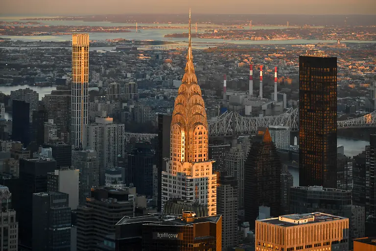 Photo-by-NDZ-STAR-MAX-IPx-2021-11-12-21-A-view-of-the-Chrysler-Building-as-seen-from-the-Empire-State-Building-on-November-12-2021-in-New-York