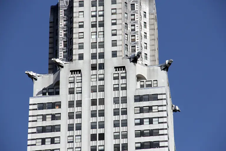 Chrysler-Building-architectural-details-eagle-head-decorations-of-the-facade-mid-elevation-New-York-NY-USA-May-11-2012