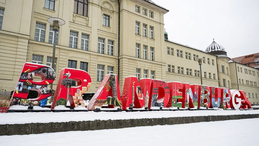 Noch-so-n-Ding-und-wir-lassen-unsere-Woelfe-frei-Brandenburgs-Staatskanzlei-in-Potsdam-reagiert-auf-Soeders-Laender-Fusionsplaene-und-Spott-bei-Instagram-mit-Humor